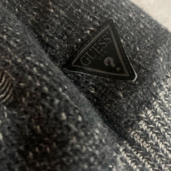 Mens guess sweater. Size large. - Picture 3 of 4